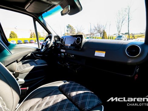 Used 2024 Mercedes-Benz Sprinter 3500 image 19