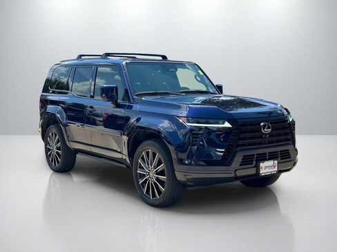 Used 2024 Lexus GX 550 w/ Accessory Package (Z1) AWD/4WD image 3