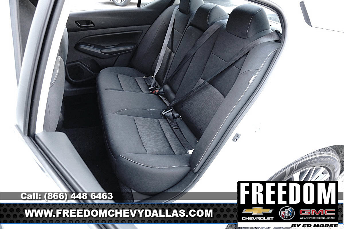Used 2025 Nissan Altima 2.5 SV FWD image 10
