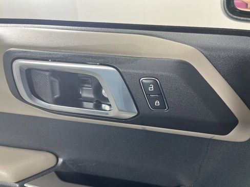 Used 2023 Ford Bronco Wildtrak image 16