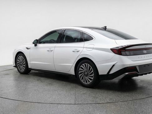 Used 2025 Hyundai Sonata SEL FWD image 6