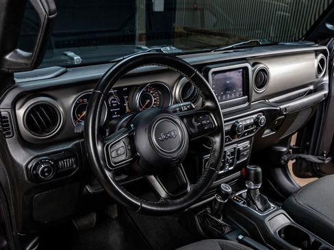 Used 2021 Jeep Gladiator Sport image 16