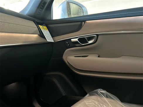 New 2026 Volvo XC90 B6 Plus w/ Protection Package Premier image 19