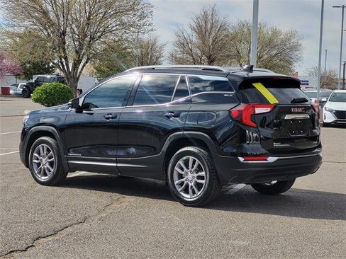 Used 2024 GMC Terrain SLT image 3