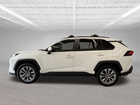 Used 2019 Toyota RAV4 XLE Premium FWD image 2