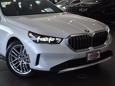 Used 2024 BMW 530i xDrive image 2