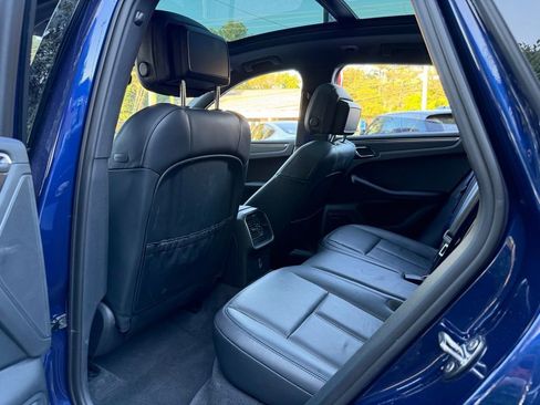 Used 2023 Porsche Macan Turbo image 31