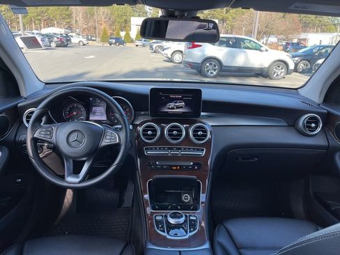 Used 2017 Mercedes-Benz GLC 300 4MATIC image 8