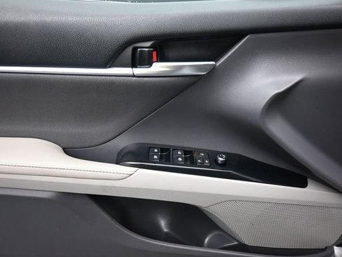 Used 2019 Toyota Camry XLE image 10