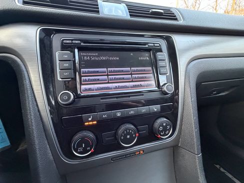 Used 2015 Volkswagen Passat TDI SE image 27