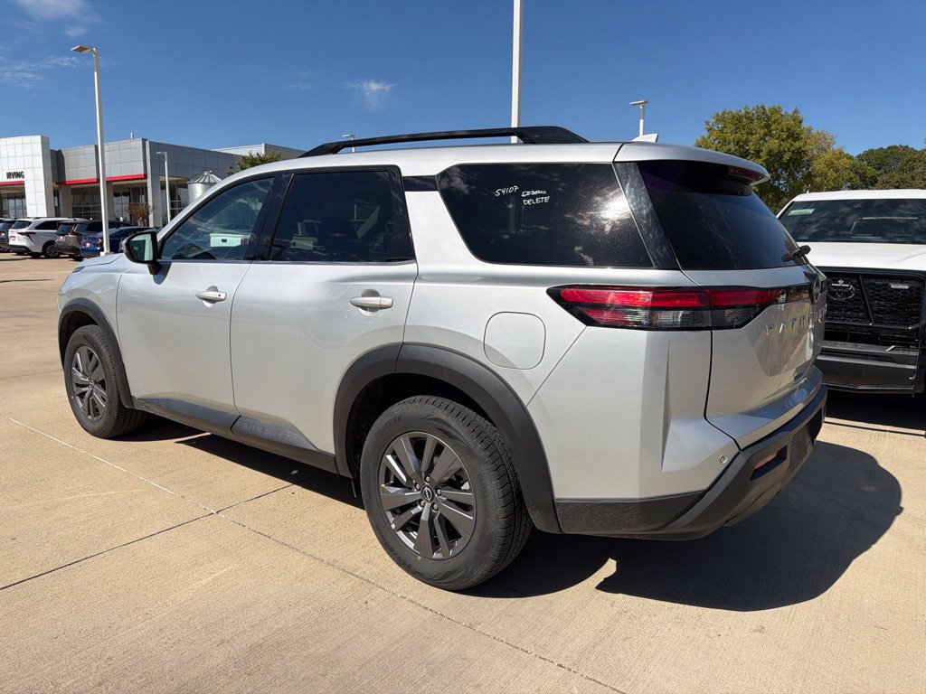 Used 2025 Nissan Pathfinder SV FWD image 4