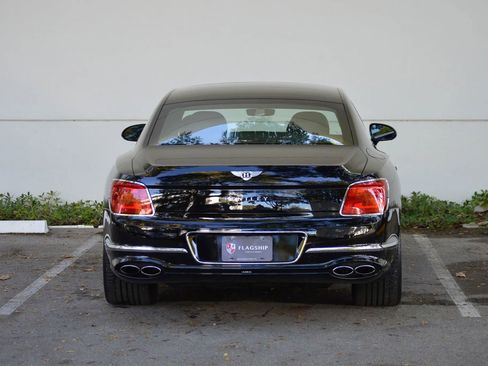 Used 2022 Bentley Flying Spur V8 image 11