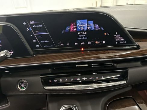 Used 2021 Cadillac Escalade Premium Luxury Platinum image 18