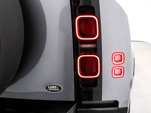 Used 2023 Land Rover Defender 130 X-Dynamic SE image 45