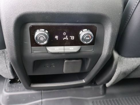 New 2026 Chevrolet Traverse Z71 w/ Enhanced Driving Package AWD/4WD image 26