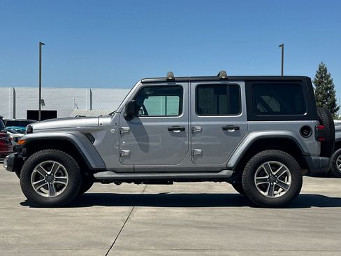 Used 2018 Jeep Wrangler Unlimited Sahara AWD/4WD image 6
