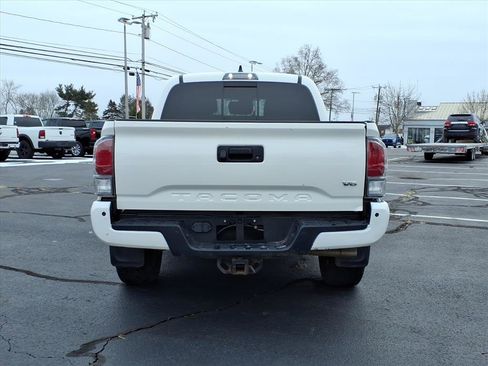 Used 2021 Toyota Tacoma TRD Sport image 4