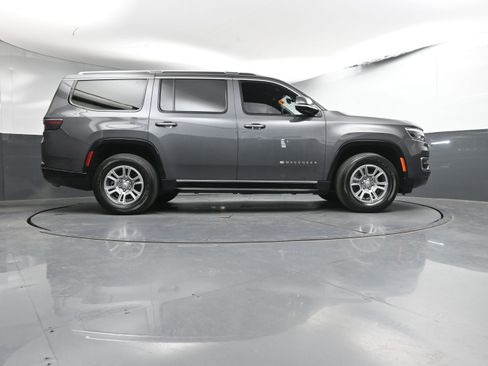 Used 2024 Jeep Wagoneer 2WD image 30