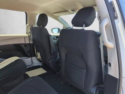 Used 2023 Chrysler Voyager LX FWD image 22