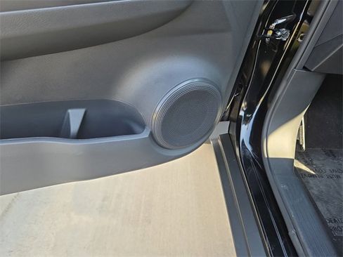 New 2025 Nissan Kicks Play S image 29