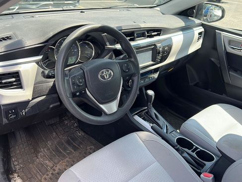 Used 2016 Toyota Corolla LE FWD image 4