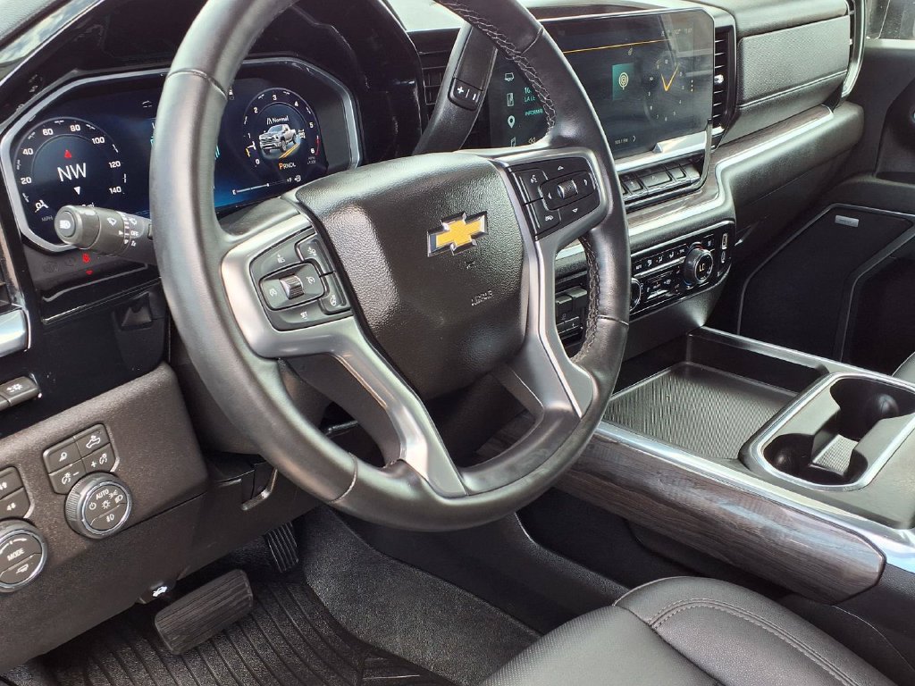 Used 2026 Chevrolet Silverado 2500 LTZ w/ LTZ Plus Package AWD/4WD image 17