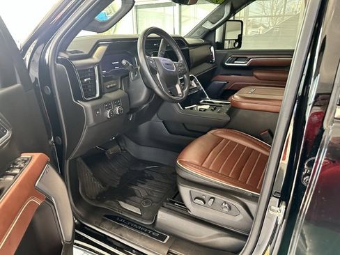 Used 2025 GMC Sierra 2500 Denali Ultimate image 9