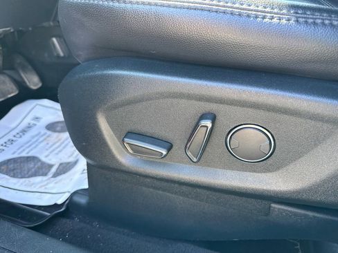 Used 2018 Ford Explorer XLT w/ Equipment Group 202A AWD/4WD image 30