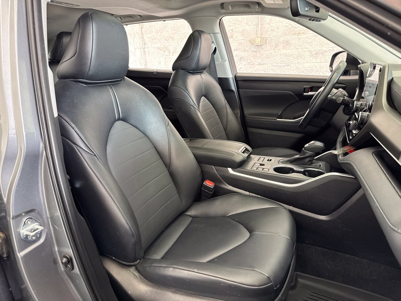 Used 2025 Toyota Highlander XLE AWD/4WD image 53