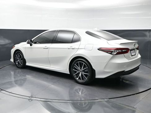 Used 2022 Toyota Camry XLE image 7