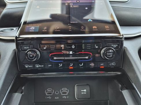 Used 2023 Jeep Grand Cherokee Limited AWD/4WD image 29