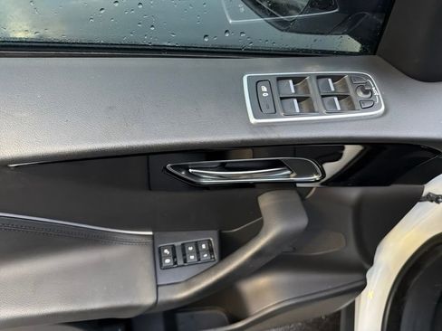 Used 2019 Jaguar F-PACE Premium image 10