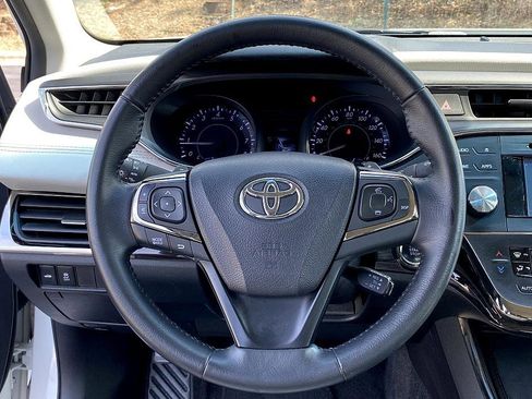 Used 2015 Toyota Avalon XLE image 17