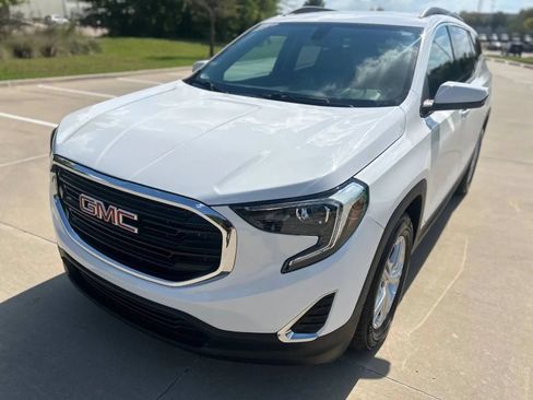 Used 2018 GMC Terrain SLE w/ Driver Convenience Package FWD image 2