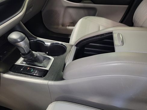 Used 2018 Toyota Highlander Plus FWD image 26