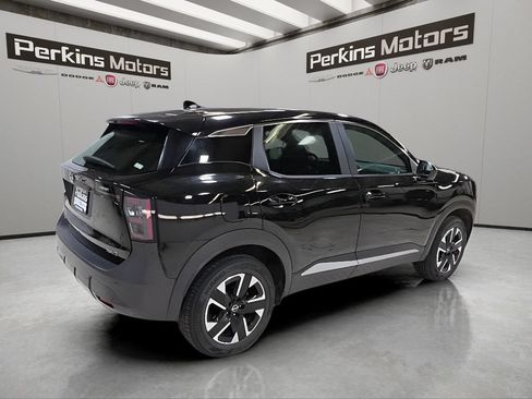 Used 2025 Nissan Kicks SV AWD/4WD image 5