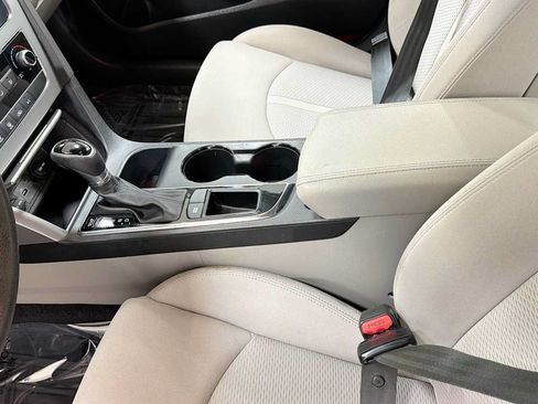 Used 2017 Hyundai Sonata SE FWD image 21