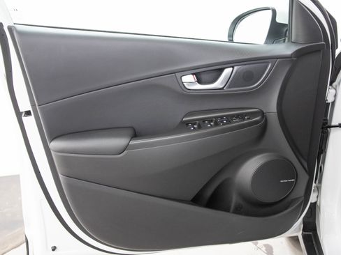 Used 2023 Hyundai Kona Limited AWD/4WD image 19