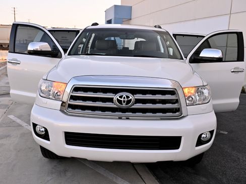 Used 2014 Toyota Sequoia Platinum image 48