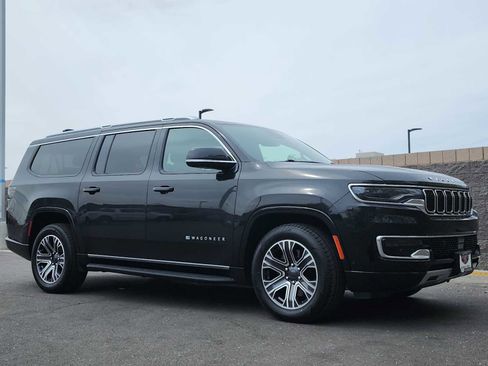 Used 2024 Jeep Wagoneer L Series II w/ Flexible Seating Group image 3