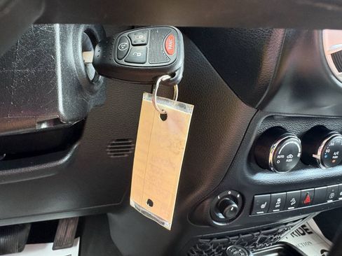 Used 2015 Jeep Wrangler Unlimited Sahara w/ Connectivity Group AWD/4WD image 22