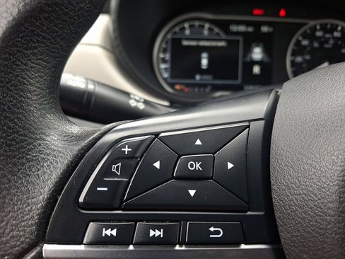 Used 2021 Nissan Versa SV FWD image 20