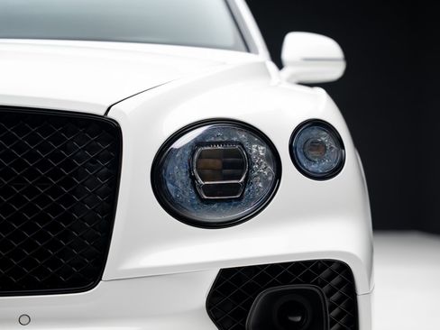 Used 2021 Bentley Bentayga Plug-In Hybrid AWD/4WD image 10