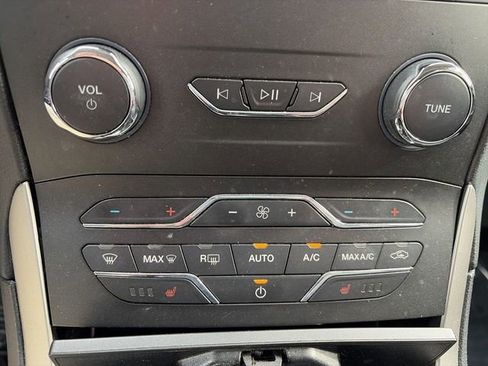 Used 2020 Ford Edge SEL AWD/4WD image 19