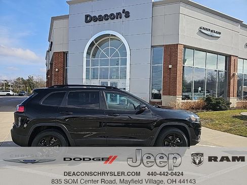 Certified 2023 Jeep Cherokee Altitude Lux image 1