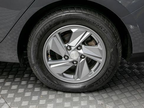 Used 2024 Hyundai Elantra SE FWD image 8