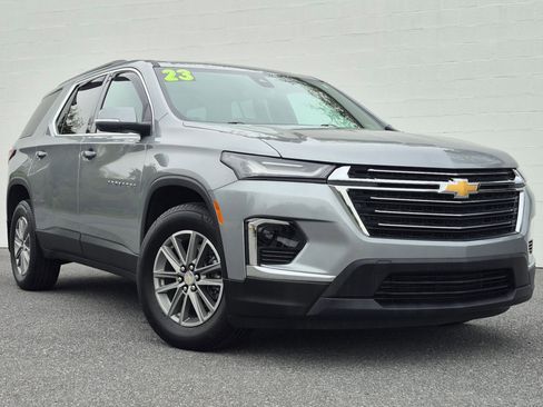 Used 2023 Chevrolet Traverse LT image 18
