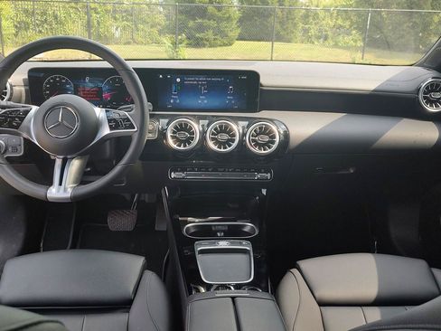 Used 2025 Mercedes-Benz CLA 250 4MATIC image 8