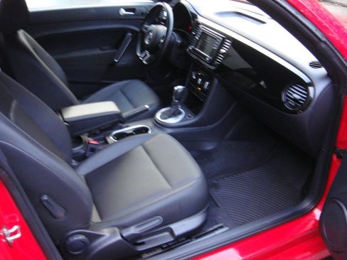 Used 2018 Volkswagen Beetle 2.0T S image 14