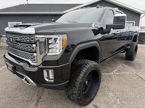 Used 2022 GMC Sierra 2500 Denali w/ Denali Black Diamond Edition AWD/4WD image 1
